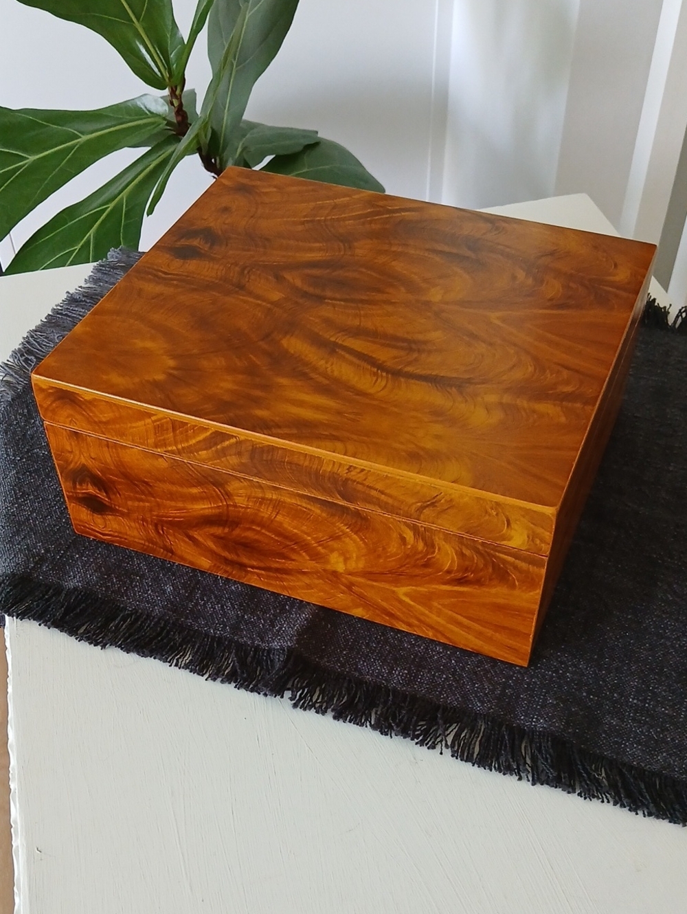 Humidor Supreme Cigar Holder New w/ Papers Cedar Box w/ Outer Burlwood Veneer